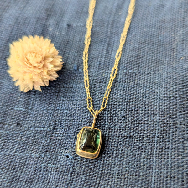 Occasionally sweet recycled 14k gold 18" crinkle chain green tourmaline Gallery necklace made in NYC shop Boston sowa boutique jewelry handmade gift store