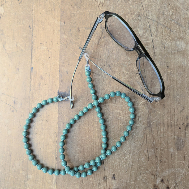 Ina Seifart  Brillenkette Eyeglasses Chain Salvia Sage Green wood handmade gift shop sowa boston fashion accessories independent boutique Readers lanyard