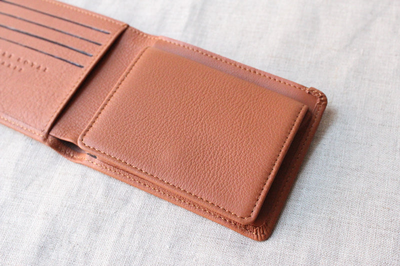 Carre Royal Minimalist Wallet has card slots, multipurpose pockets, and a note compartment. Waterproof calfskin and vegetal tanned leathers. Made in France.